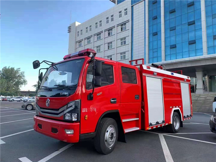 中型水罐消防车容量与机动性优势