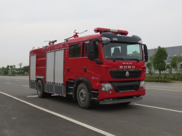 国五重汽干粉泡沫联用消防车（7吨）：