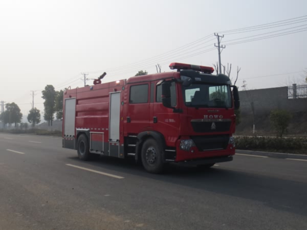 8吨豪沃泡沫消防车.jpg